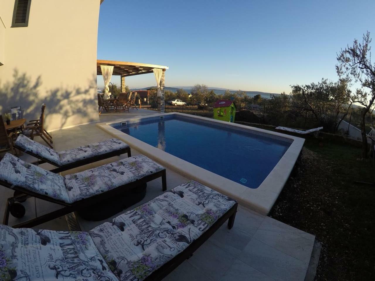 The Globetrotter'S Residence Kastel Novi Exterior photo