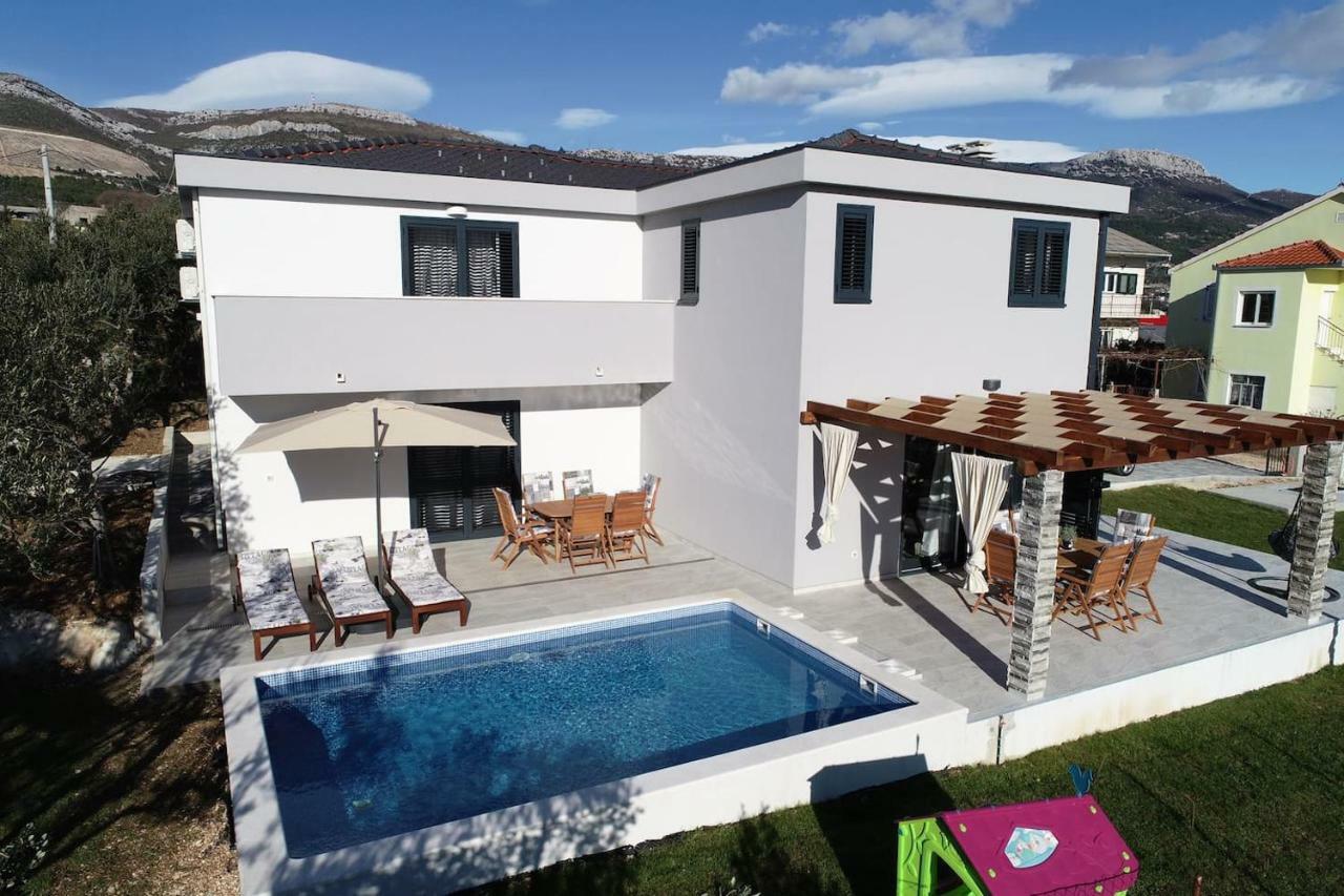 The Globetrotter'S Residence Kastel Novi Exterior photo